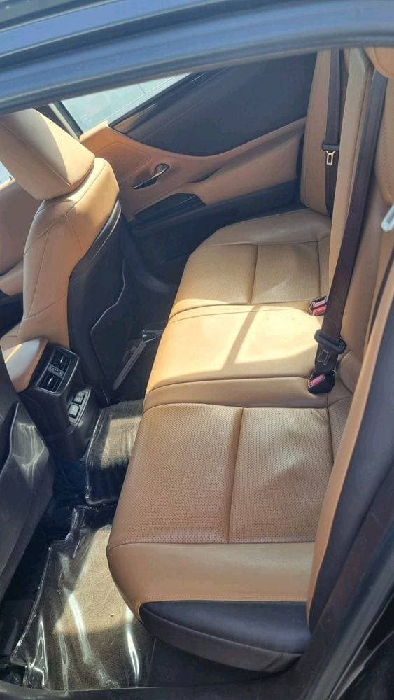 2019 Lexus IS 300 thumbnail 5