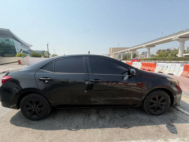 2015 Toyota Corolla thumbnail 4