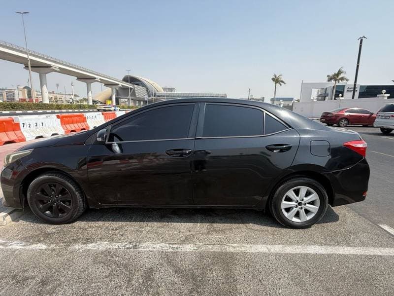 2015 Toyota Corolla thumbnail 3