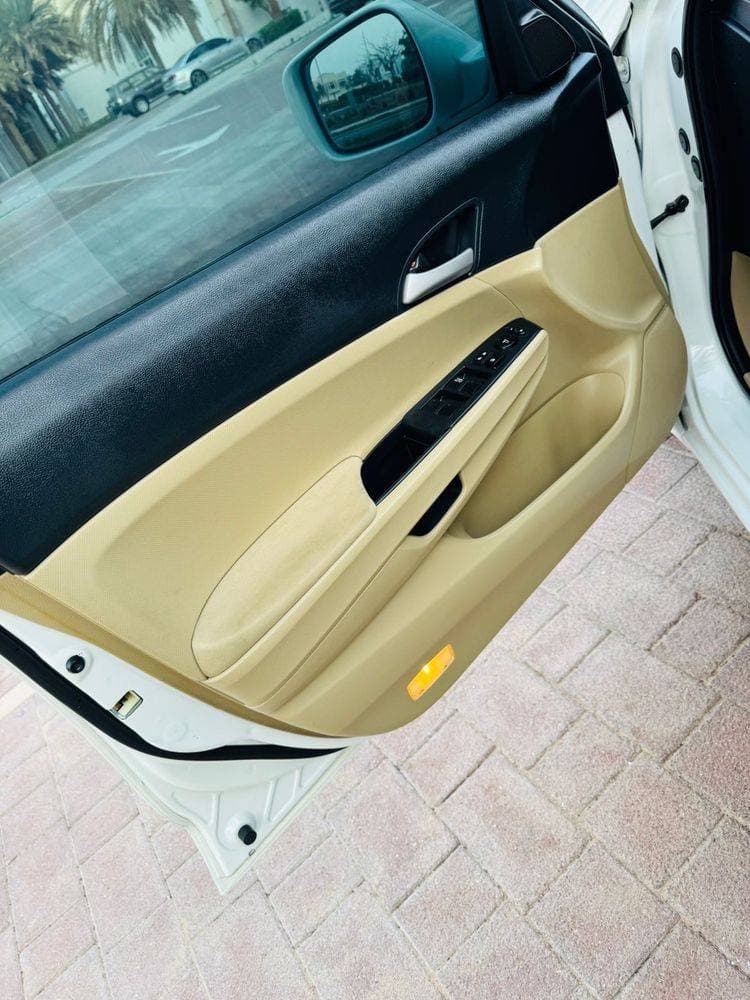 2012 Honda Accord thumbnail 2