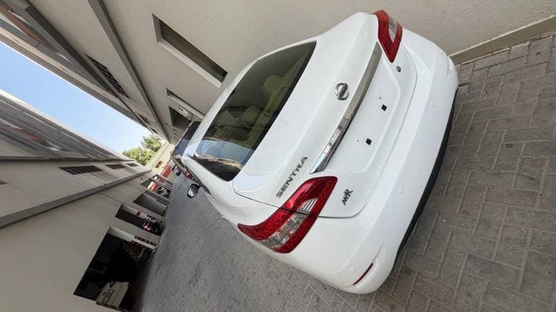 2019 Nissan Sentra thumbnail 3