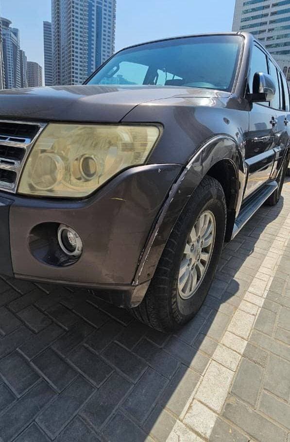 2010 Mitsubishi Pajero thumbnail 3