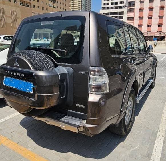2010 Mitsubishi Pajero thumbnail 4