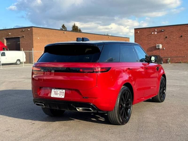 2025 Land Rover Range Rover Sport thumbnail 3