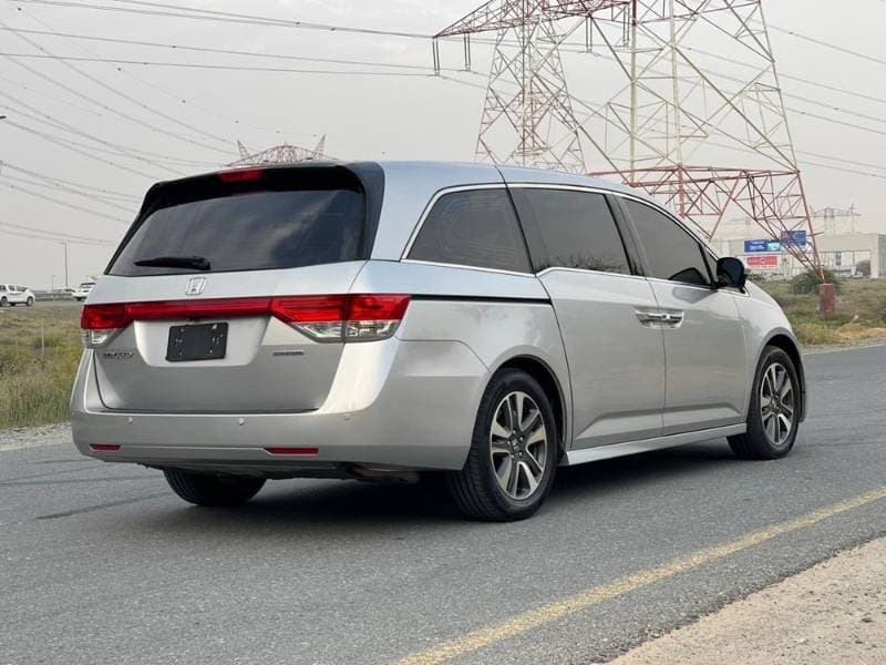 2015 Honda Odyssey thumbnail 3
