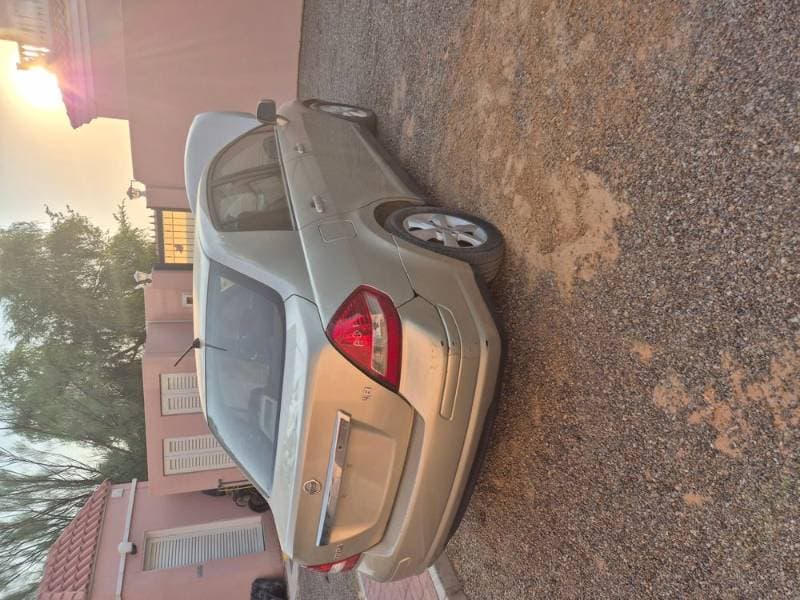 2011 Nissan Tiida thumbnail 4