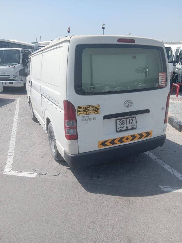 2016 Toyota Hiace thumbnail 2