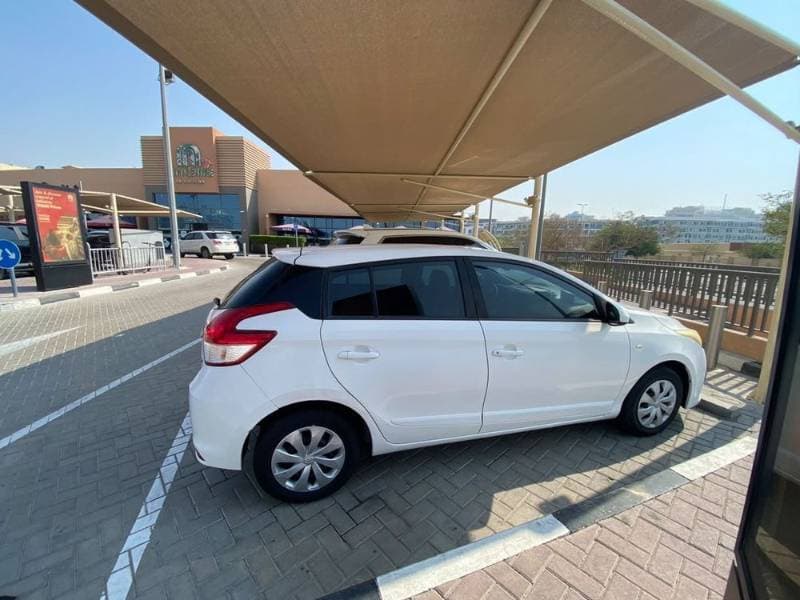 2015 Toyota Yaris Hatchback thumbnail 2