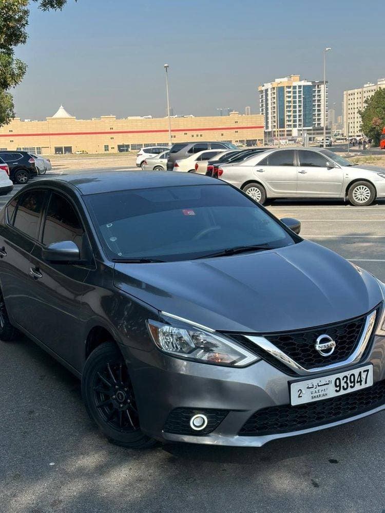 2017 Nissan Sentra thumbnail 4