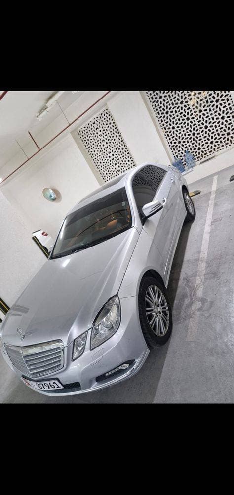 2010 Mercedes-Benz E320 thumbnail 2
