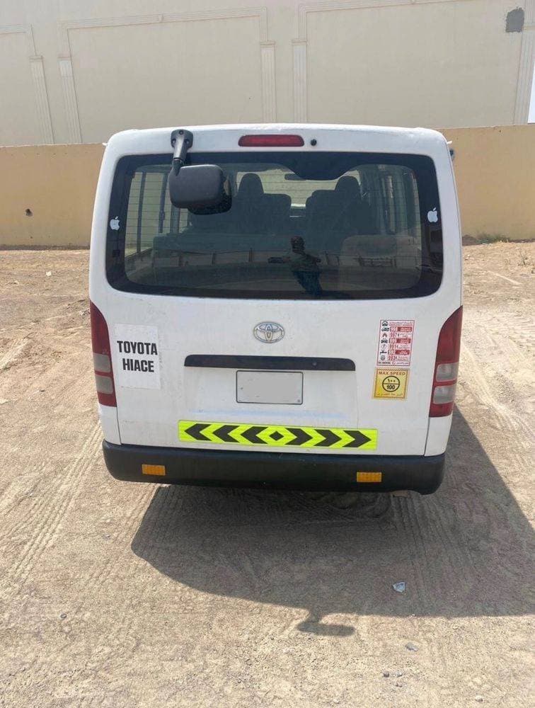 2011 Toyota Hiace thumbnail 2
