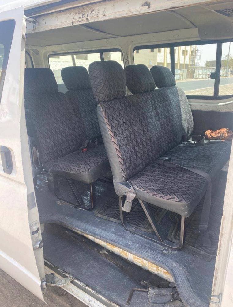 2011 Toyota Hiace thumbnail 5
