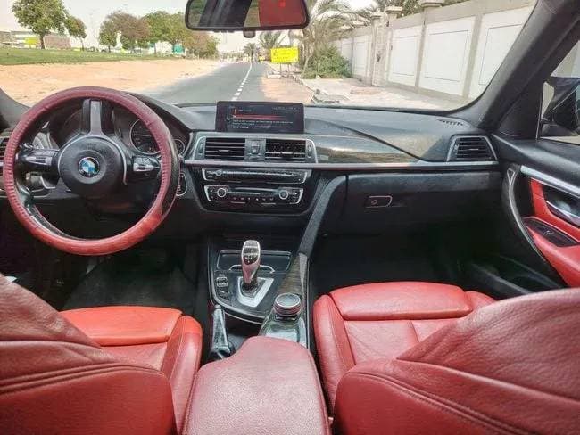 2017 BMW 3 Series Sedan thumbnail 3