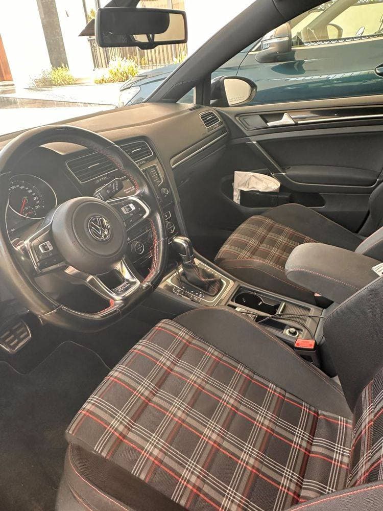 2016 Volkswagen Golf GTI thumbnail 3