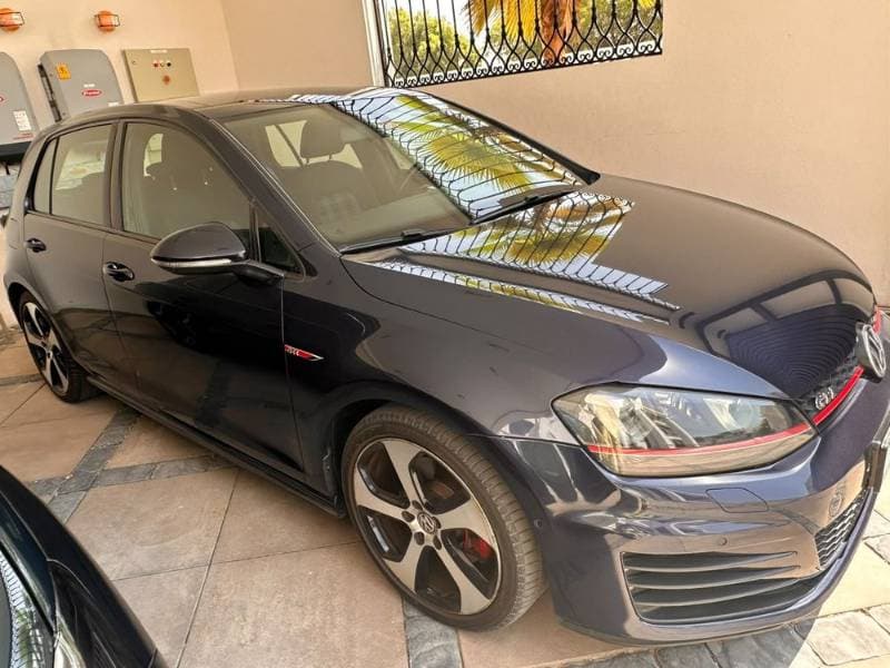 2016 Volkswagen Golf GTI thumbnail 2