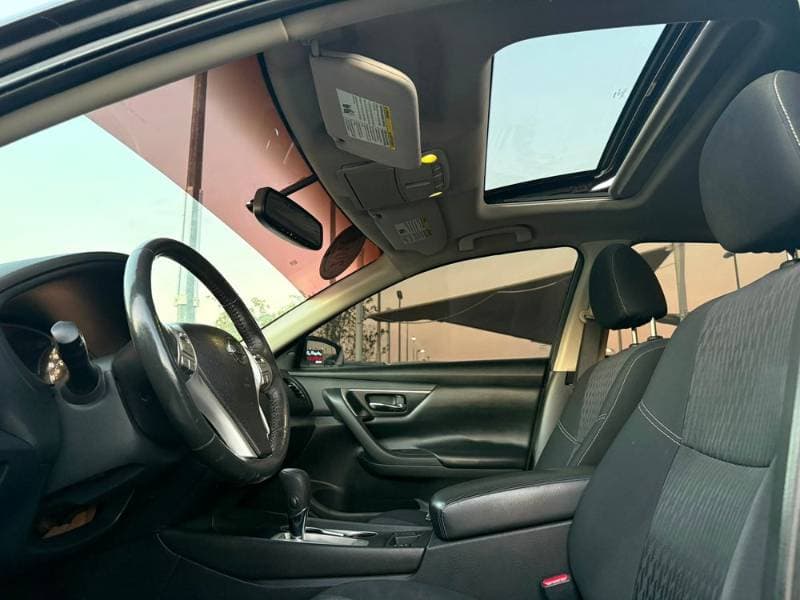 2017 Nissan Altima thumbnail 8