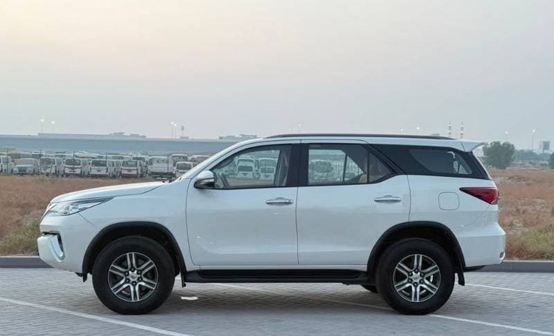 2017 Toyota Fortuner thumbnail 5