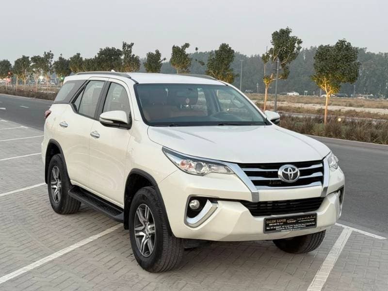 2017 Toyota Fortuner thumbnail 3