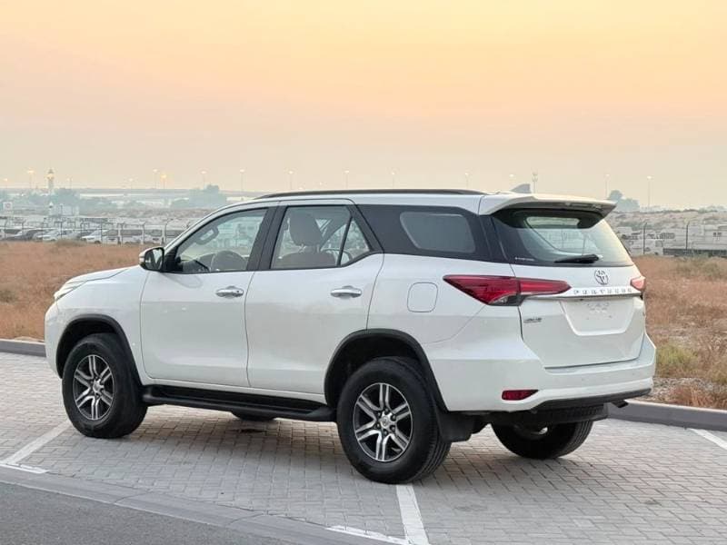2017 Toyota Fortuner thumbnail 6