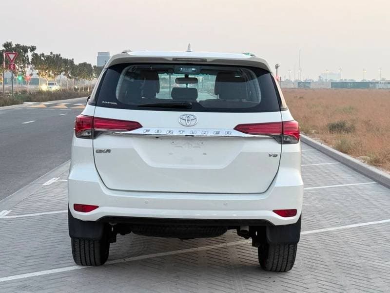 2017 Toyota Fortuner thumbnail 8