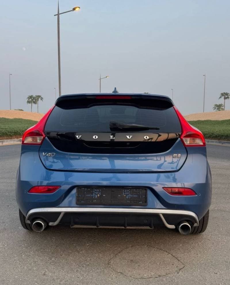 2019 Volvo V40 thumbnail 3