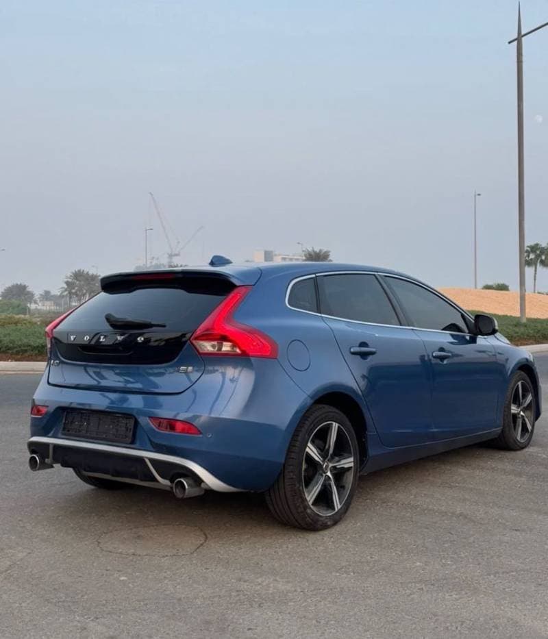 2019 Volvo V40 thumbnail 4