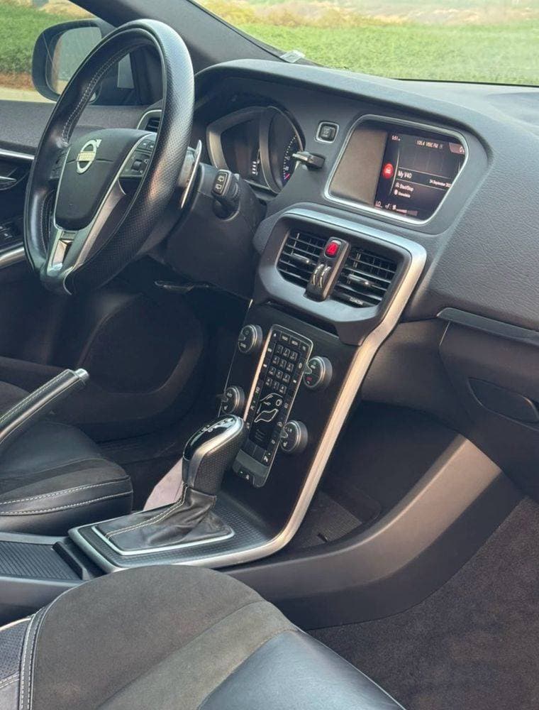 2019 Volvo V40 thumbnail 5