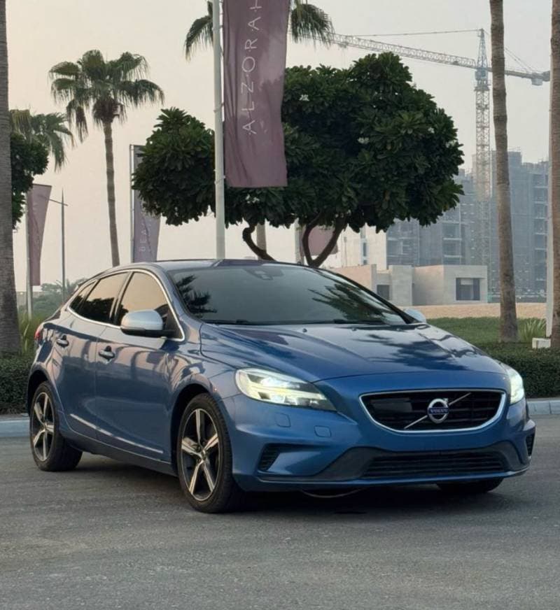 2019 Volvo V40 thumbnail 2
