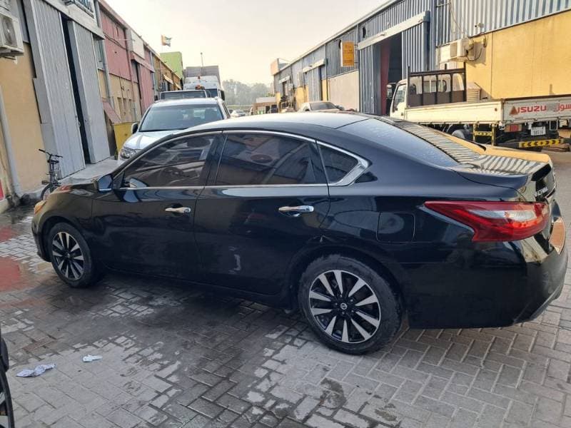 2018 Nissan Altima thumbnail 3