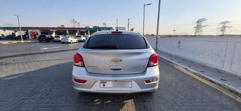 2017 Chevrolet Cruze thumbnail 2