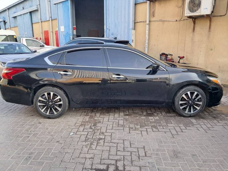 2018 Nissan Altima thumbnail 4