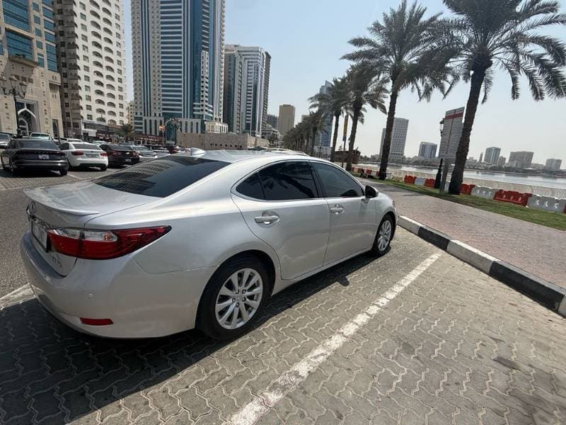 2015 Lexus ES 350 thumbnail 4