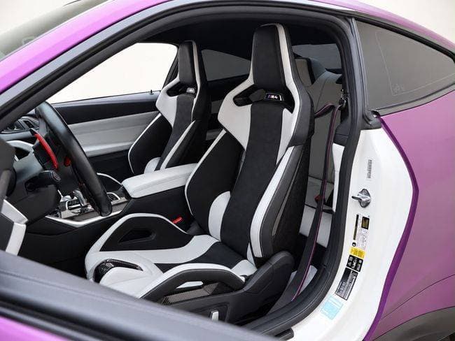 2023 BMW M4 Convertible thumbnail 3