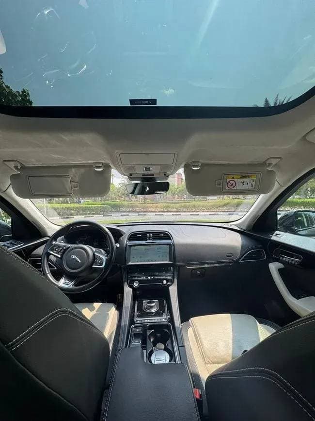 2019 Jaguar F-Pace thumbnail 3