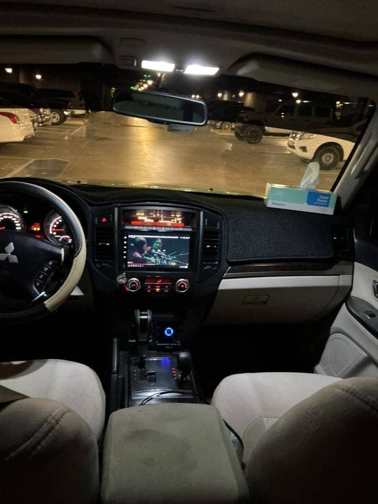 2012 Mitsubishi Pajero thumbnail 4