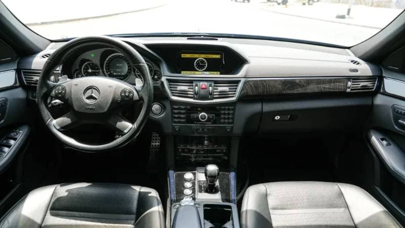 2010 Mercedes-Benz E 63 AMG thumbnail 3