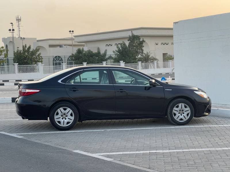 2017 Toyota Camry thumbnail 2