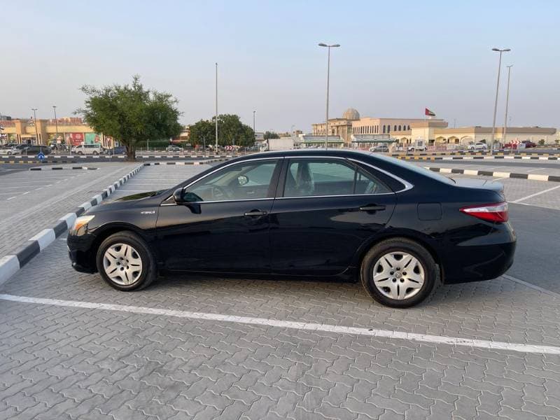 2017 Toyota Camry thumbnail 3