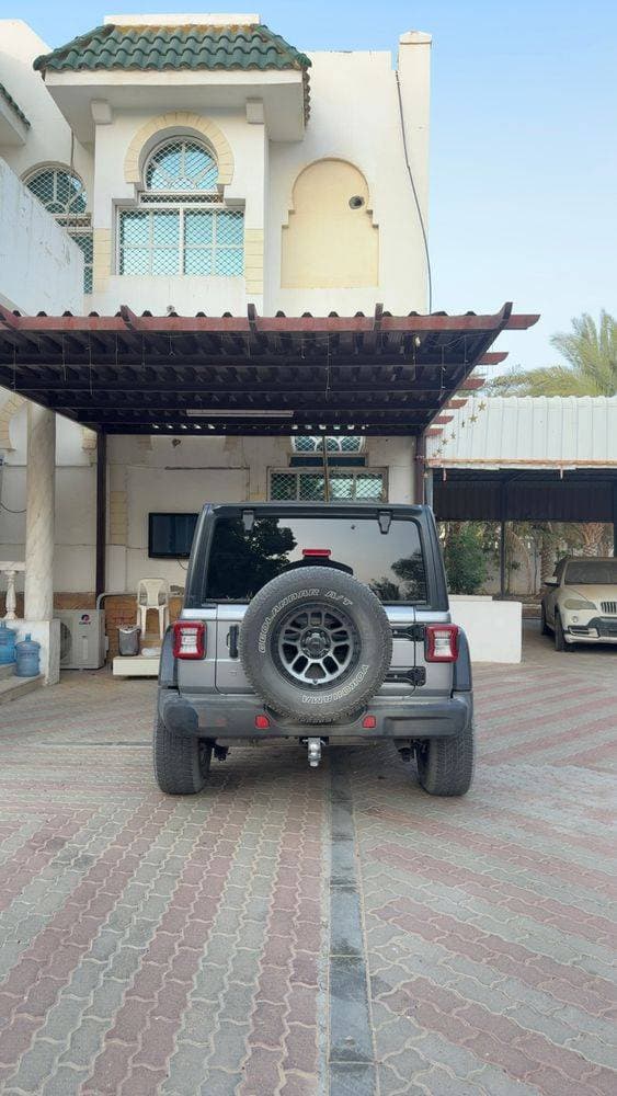 2019 Jeep Wrangler Unlimited thumbnail 2