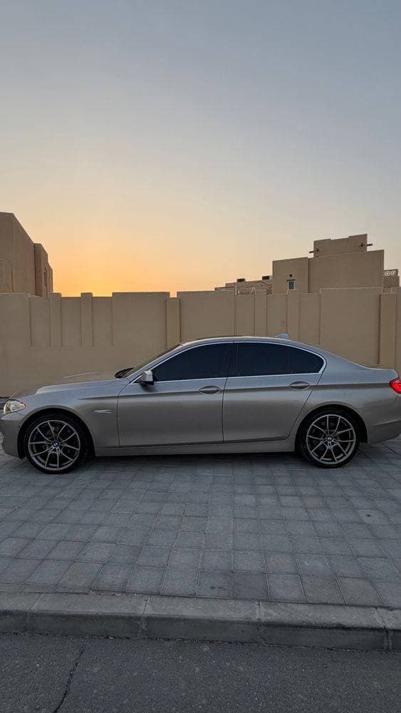 2012 BMW 5 Series Sedan thumbnail 3