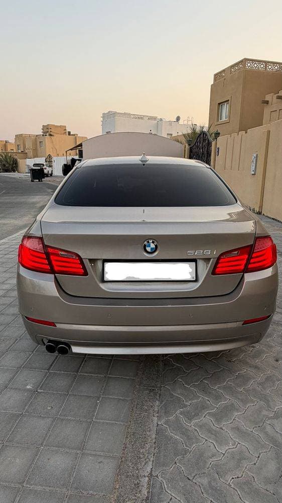 2012 BMW 5 Series Sedan thumbnail 4