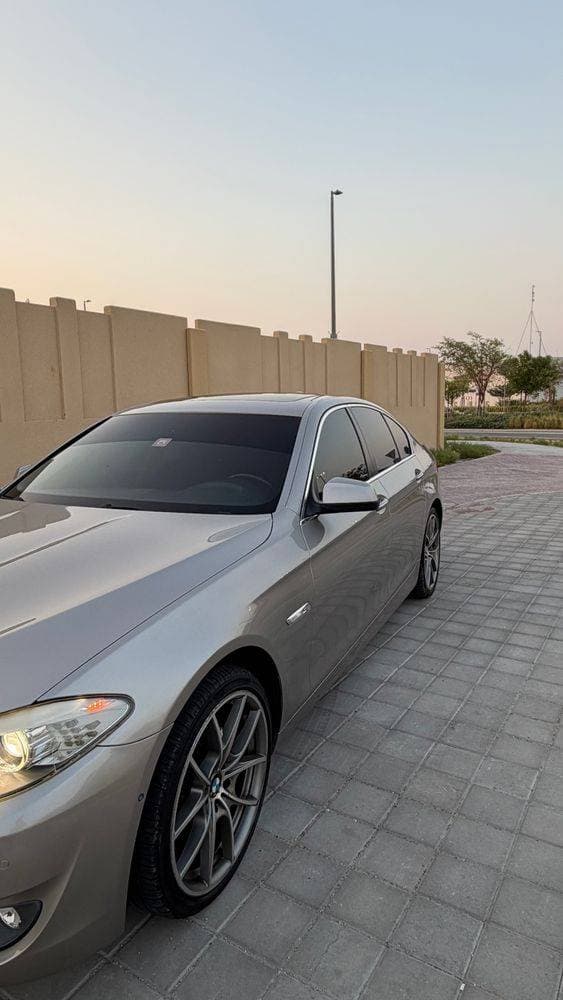 2012 BMW 5 Series Sedan thumbnail 2