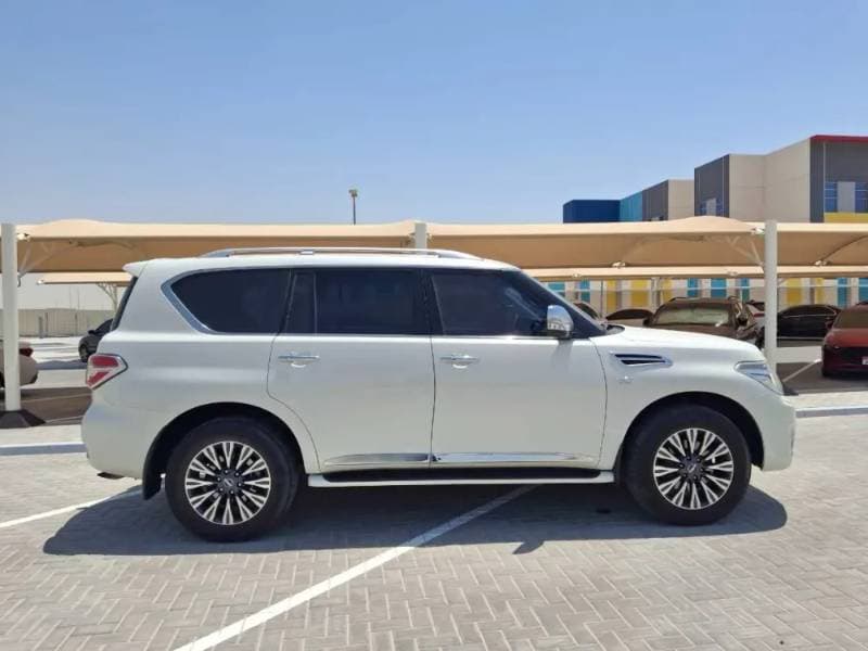 2017 Nissan Patrol thumbnail 4