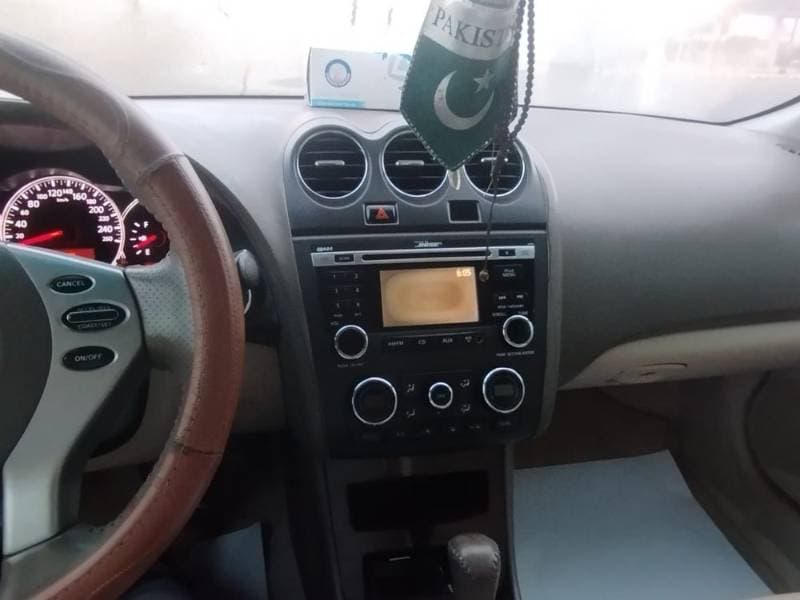 2010 Nissan Altima thumbnail 4