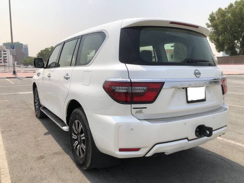 2023 Nissan Patrol thumbnail 3