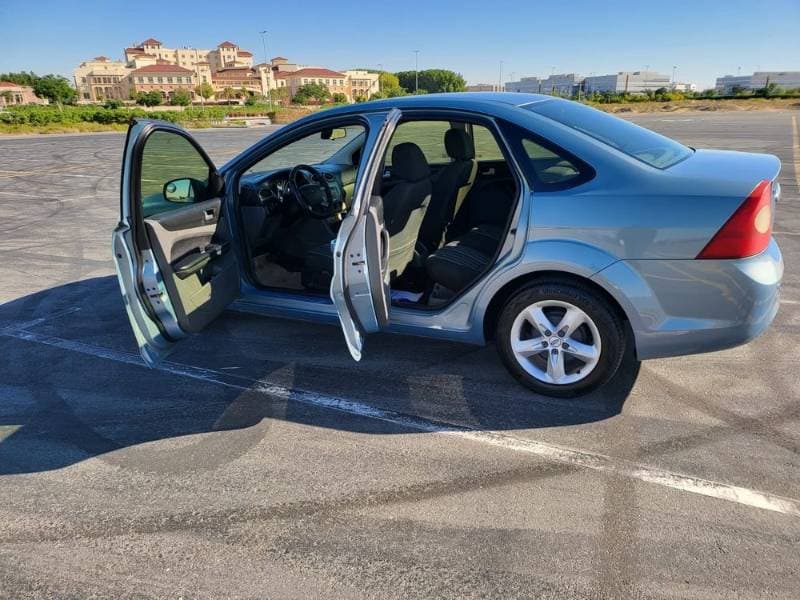 2009 Ford Focus thumbnail 2