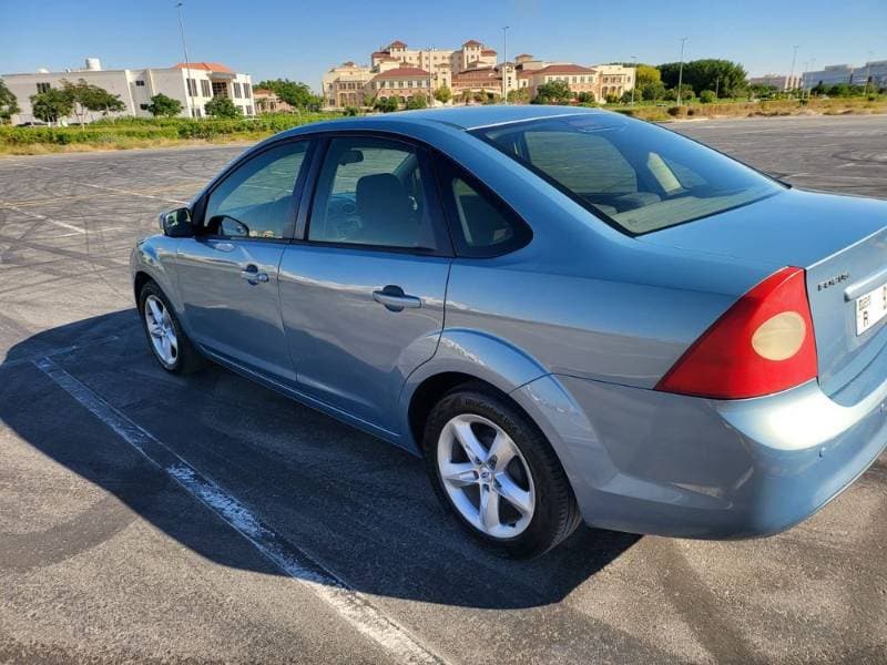 2009 Ford Focus thumbnail 4