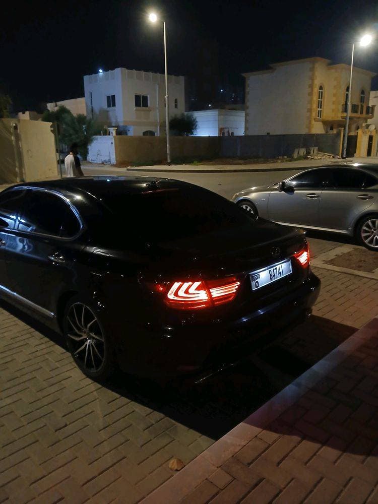 2013 Lexus LS 460L thumbnail 2