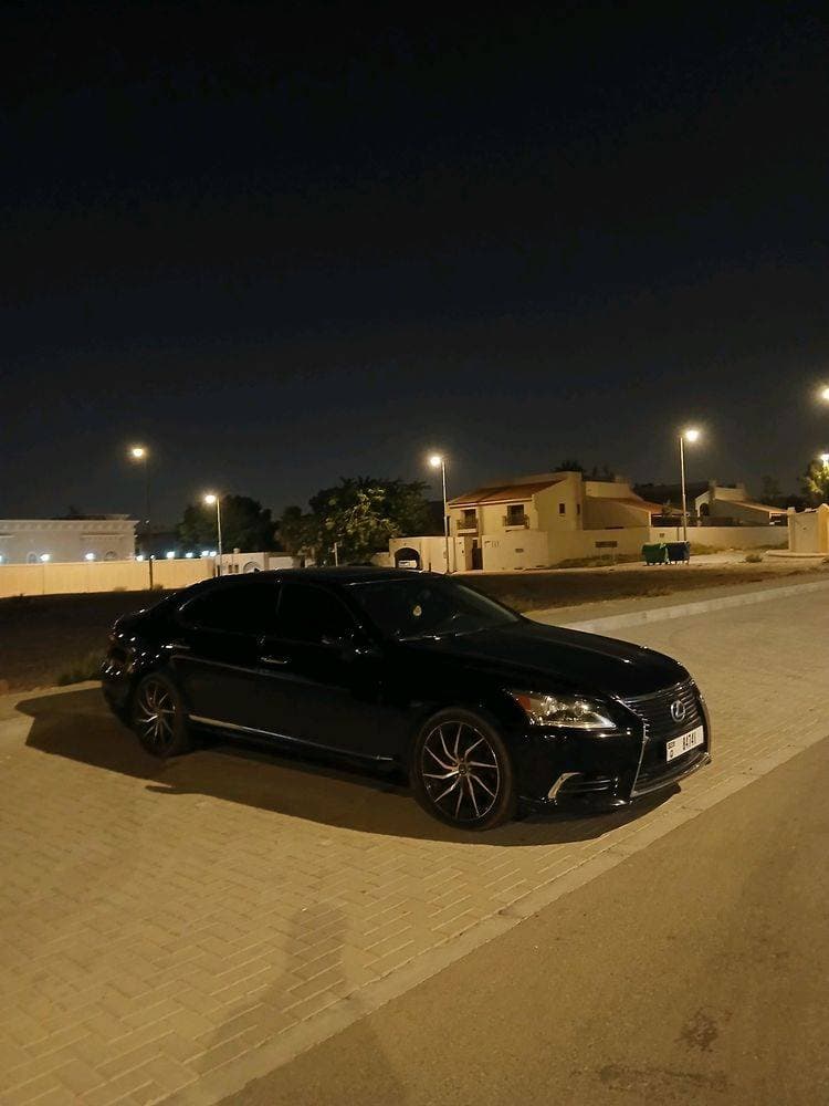 2013 Lexus LS 460L thumbnail 3