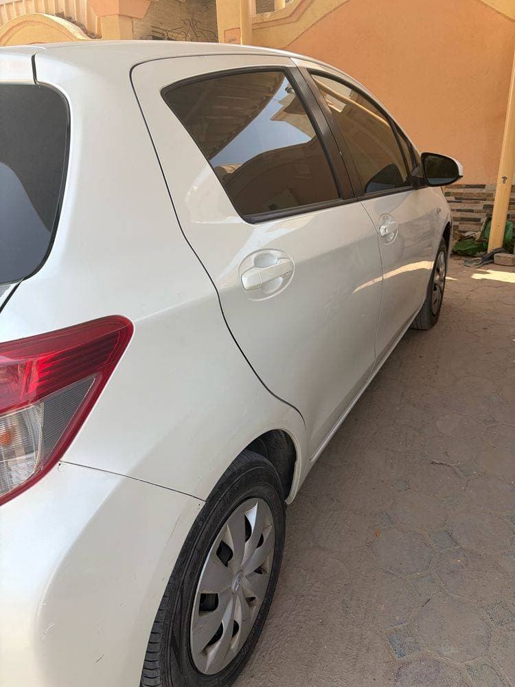 2012 Toyota Yaris Hatchback thumbnail 5